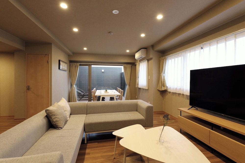 プレジデンシャル ペントハウス 2 ベッドルーム 禁煙 テラス リビング エリア0 | ランドーレジデンシャルホテル京都スイーツ