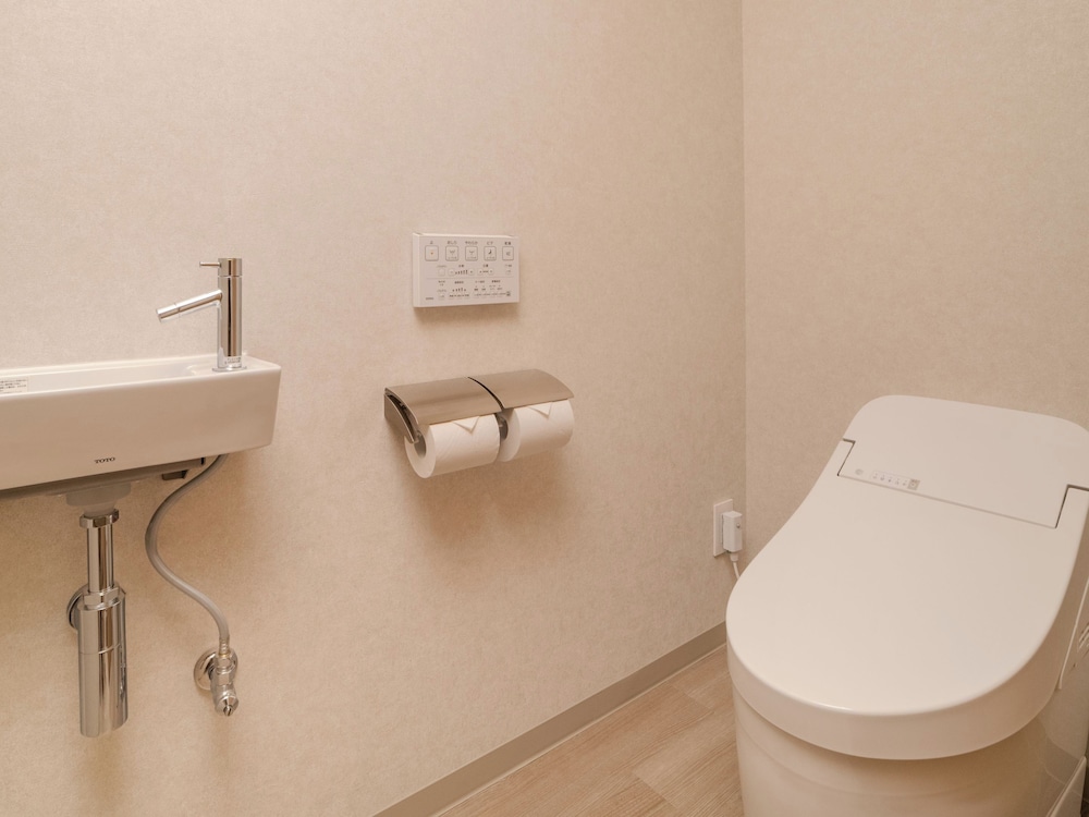 デラックスルーム (シャワーブース付) 禁煙 バスルーム0 | 亀の井ホテル 淡路島