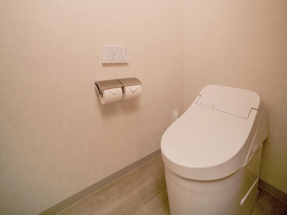 天然温泉露天風呂付 プレミアムルーム 禁煙 バスルーム0 | 亀の井ホテル 淡路島