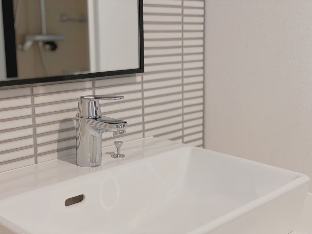 ツインルーム <シャワー付> バスルーム1 | ザ・ツーリストホテル & カフェ秋葉原