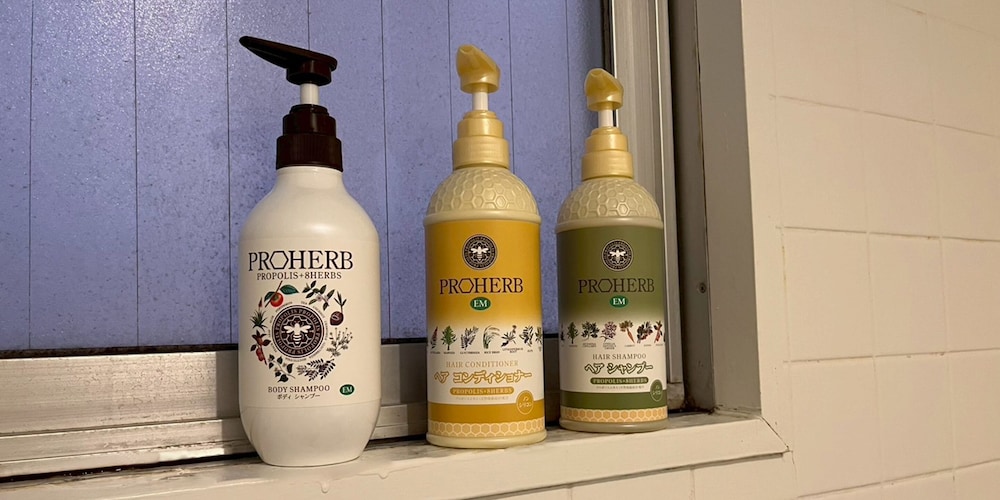 [204] 禁煙, ツインルーム シャワー/トイレ共同 共用バスルーム0 | ゲストハウス バンビーナ - ホステル