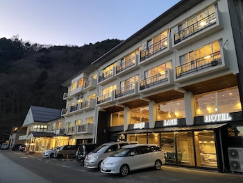 精進レークホテル