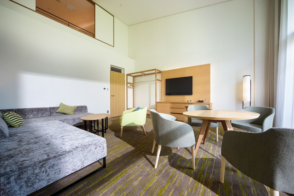 スイート 1 ベッドルーム リビング エリア0 | ANAホリデイインリゾート信濃大町くろよん by IHG