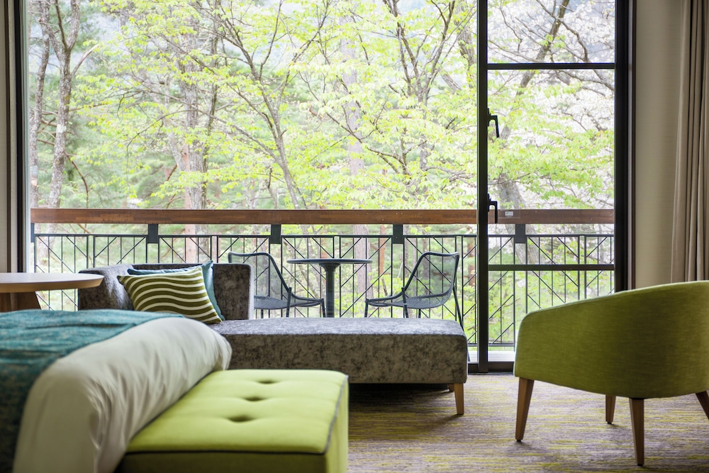 プレミアム ルーム ダブルベッド 2 台 バルコニー 客室3 | ANAホリデイインリゾート信濃大町くろよん by IHG