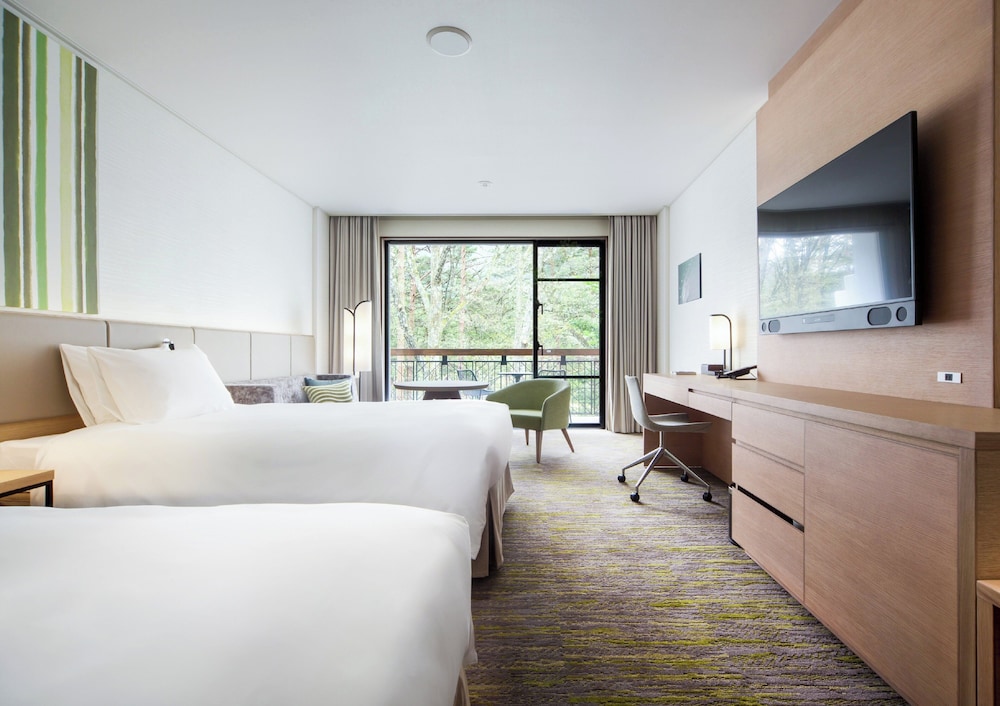 プレミアム ルーム ダブルベッド 2 台 バルコニー 客室1 | ANAホリデイインリゾート信濃大町くろよん by IHG