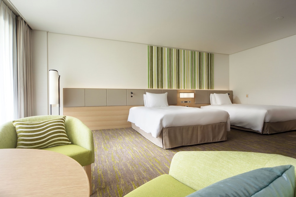 プレミアム ルーム ダブルベッド 2 台 バリアフリー バルコニー 客室1 | ANAホリデイインリゾート信濃大町くろよん by IHG