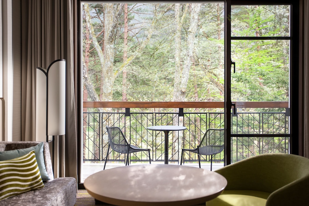 プレミアム ルーム シングルベッド 2 台 バルコニー 客室2 | ANAホリデイインリゾート信濃大町くろよん by IHG