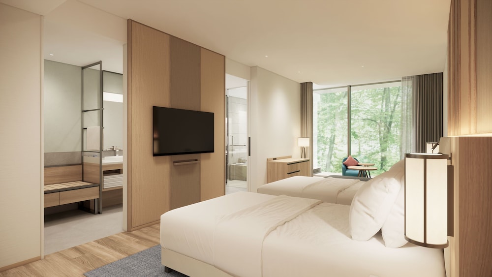 プレミアム ルーム ベッド (複数台) バルコニー (Private Hot Spring) 客室1 | ANAホリデイインリゾート信濃大町くろよん by IHG