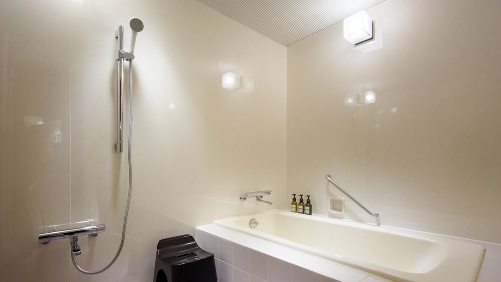 プレミアム ルーム ダブルベッド 2 台 バルコニー 客室4 | ANAホリデイインリゾート信濃大町くろよん by IHG