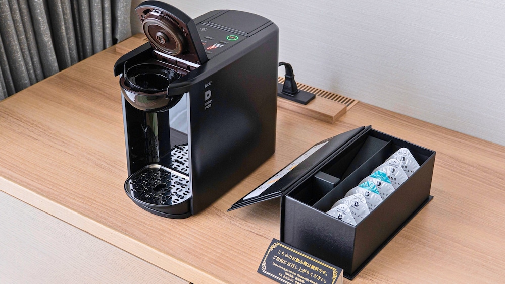 プレミアム ルーム ベッド (複数台) バルコニー (Private Hot Spring) 客室の設備とサービス1 | ANAホリデイインリゾート信濃大町くろよん by IHG