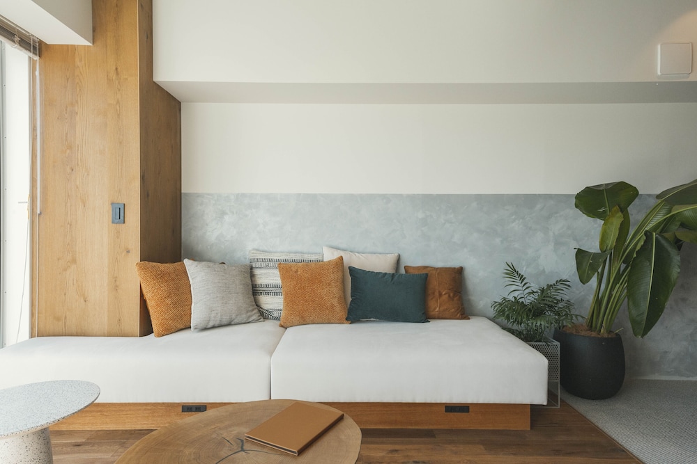 スーペリア スタジオスイート (3F) リビング エリア3 | illi Sun Shimokitazawa