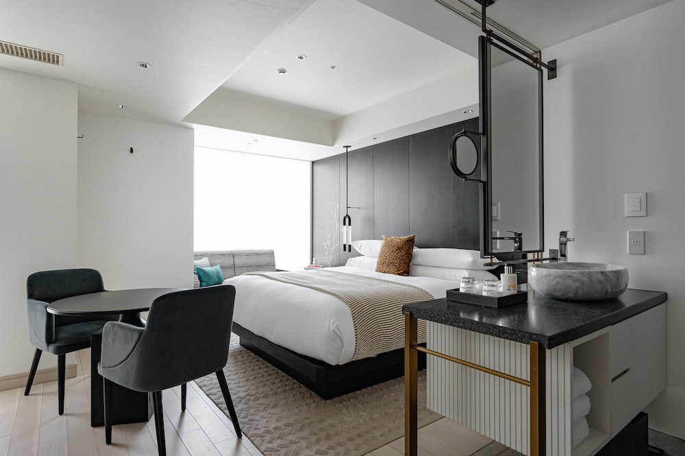 プレミアム ルーム キングベッド 1 台 (Additional Living Area) | キンプトン新宿東京 by IHG