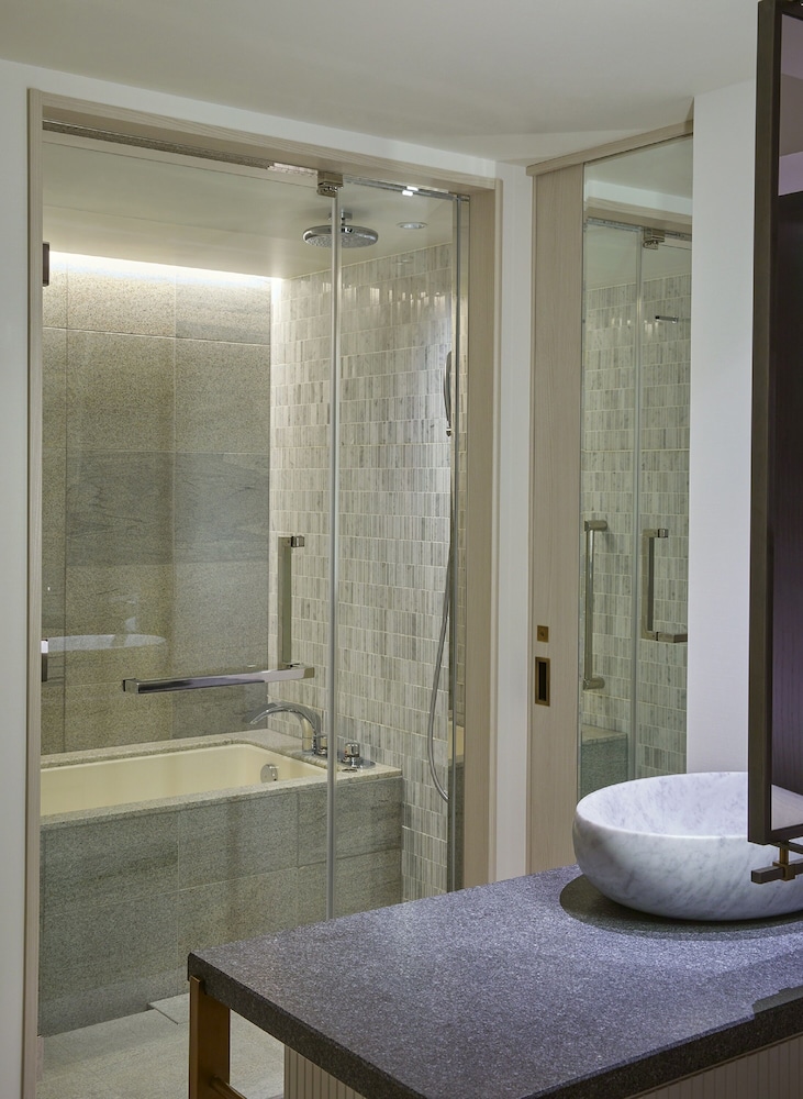 プレミアム ルーム キングベッド 1 台 (Additional Living Area, High Floor) バスルーム0 | キンプトン新宿東京 by IHG