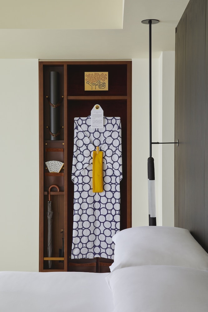 プレミアム ルーム キングベッド 1 台 客室の設備とサービス1 | キンプトン新宿東京 by IHG