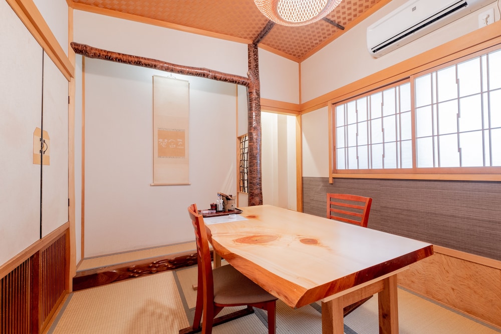 和室8畳 旅館のお食事処0 | 草津温泉 ひのき亭 牧水