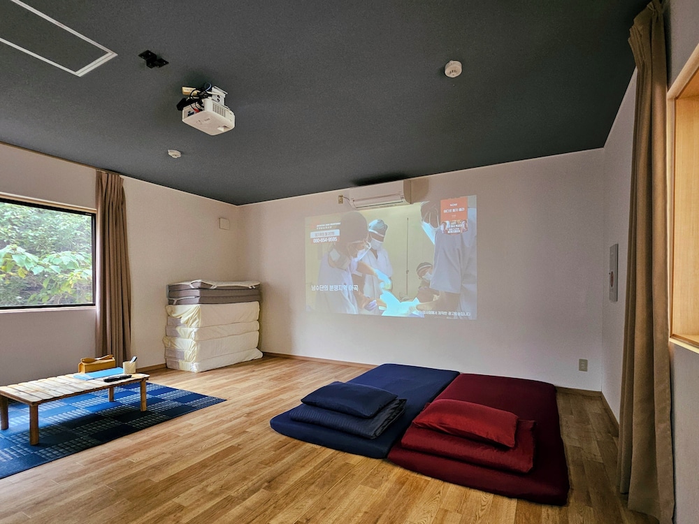 ウッドデッキ付きコテージ 客室4 | SLOTH GLAMPING