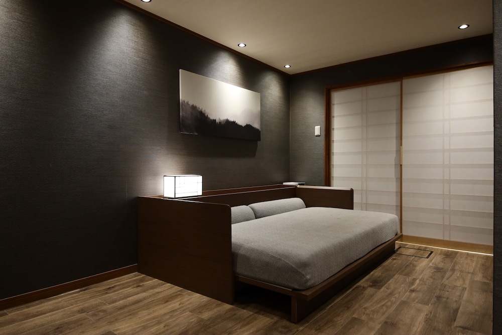 Ikkō 8 リビングルーム2 | Shiki Homes | IKKO 一耕の宿 8