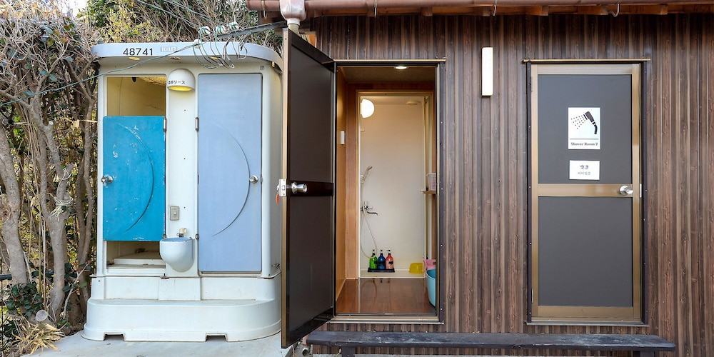 和室 (布団なし, 寝袋・枕付き）禁煙 バスルームのシャワー0 | 殿崎バンガロー & BBQ