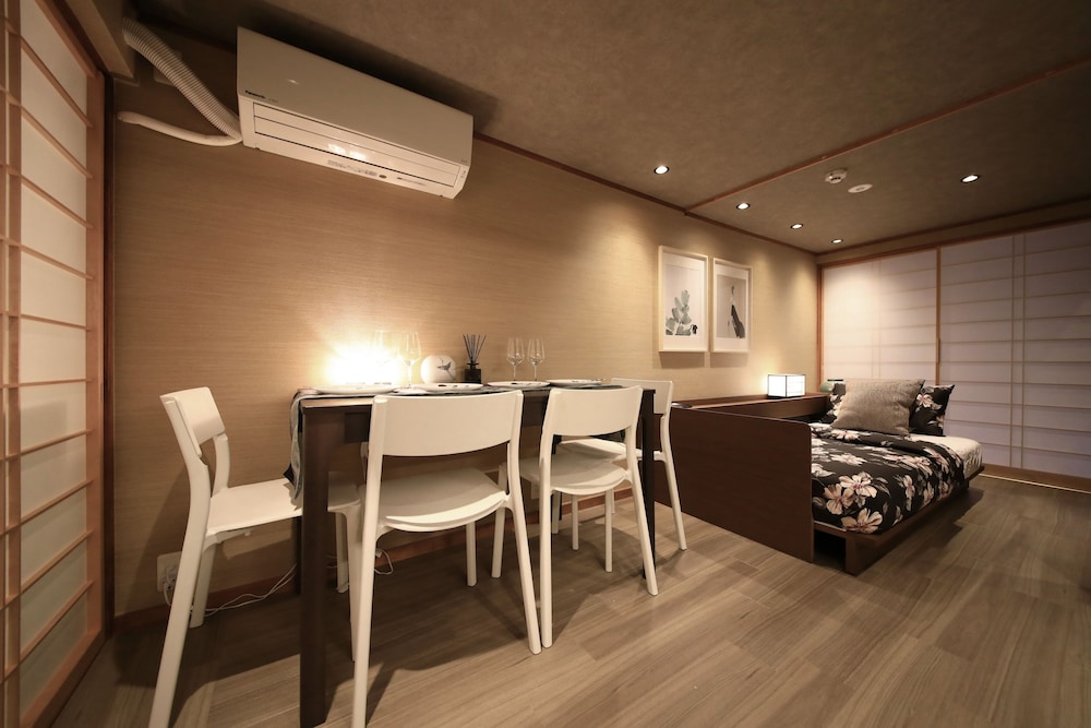 Ikkō 9 客室内のダイニングエリア0 | Shiki Homes | IKKO 一耕の宿 9