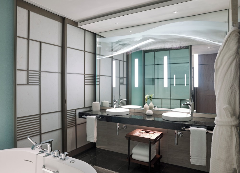 スーペリア ルーム キングベッド 1 台 (Skyline View) バスルーム0 | フォーシーズンズホテル東京大手町