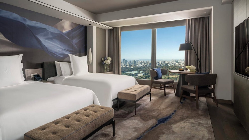 デラックスルーム – 皇居御苑ビュー（ツイン） ガーデン ビュー0 | フォーシーズンズホテル東京大手町