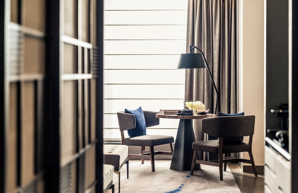 スーペリア ルーム キングベッド 1 台 (Skyline View) | フォーシーズンズホテル東京大手町