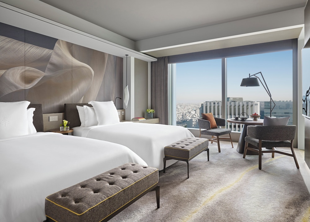 スーペリア ルーム ダブルベッド 2 台 (Skyline View) | フォーシーズンズホテル東京大手町