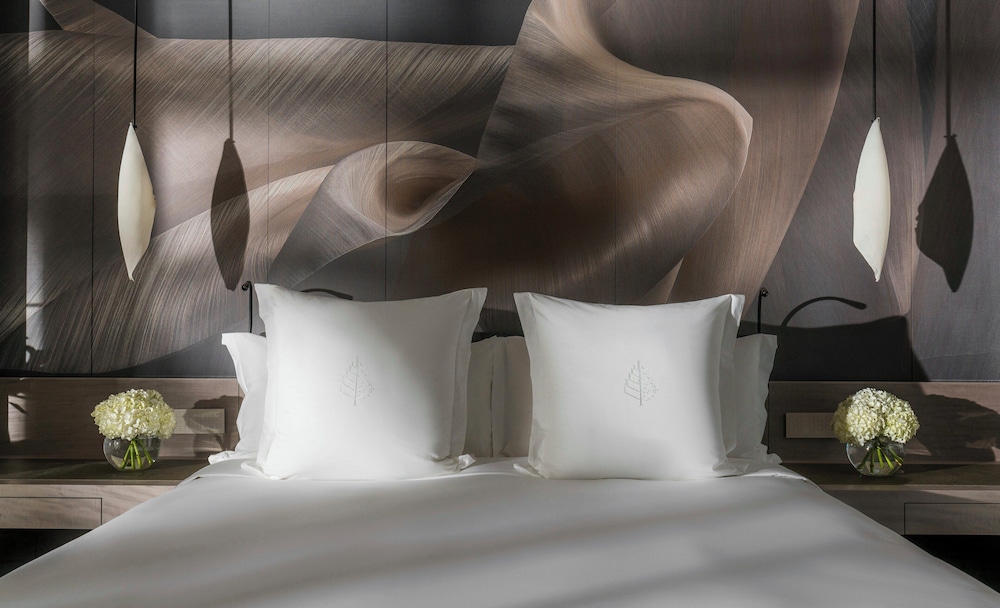 スーペリア ルーム キングベッド 1 台 (Skyline View) 客室1 | フォーシーズンズホテル東京大手町