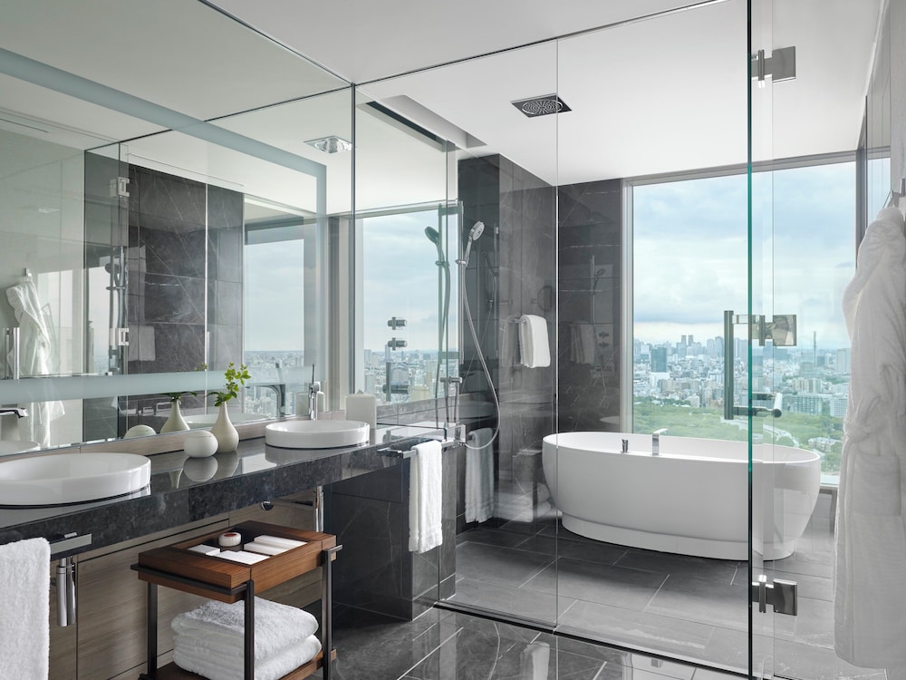 デラックスルーム – 皇居御苑ビュー（キング） バスルーム0 | フォーシーズンズホテル東京大手町