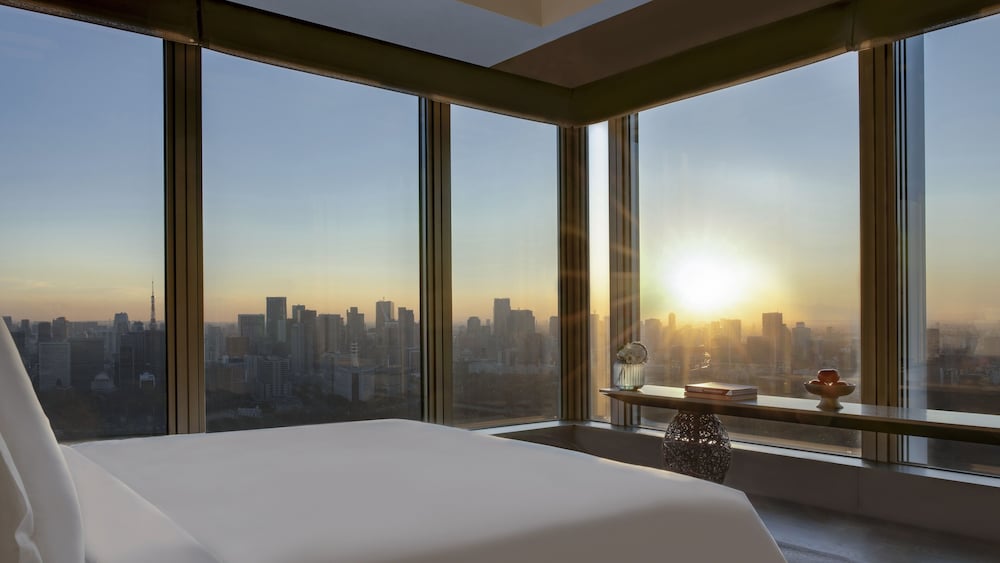 プレミア ルーム キングベッド 1 台 客室1 | フォーシーズンズホテル東京大手町