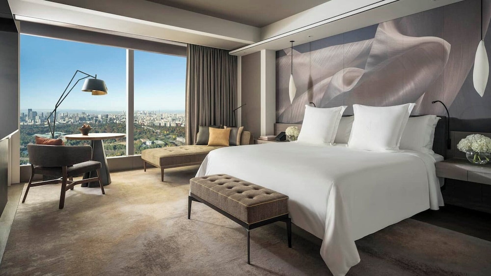 デラックスルーム – 皇居御苑ビュー（キング） ガーデン ビュー0 | フォーシーズンズホテル東京大手町