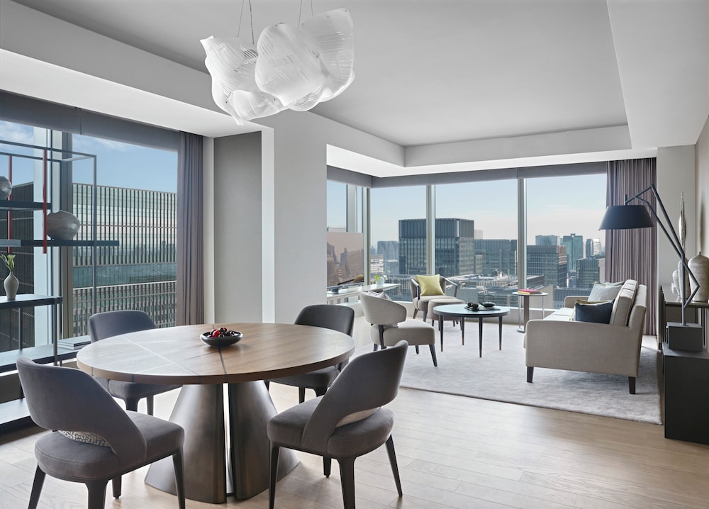 エグゼクティブ スイート 客室1 | フォーシーズンズホテル東京大手町