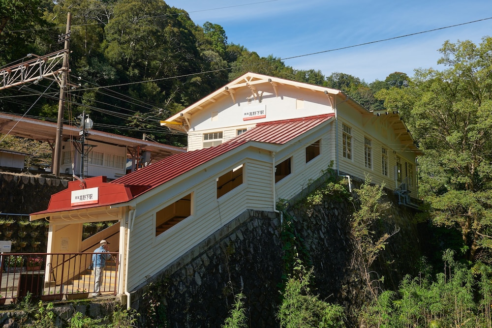 メインイメージ | NIPPONIA HOTEL 高野山 参詣鉄道