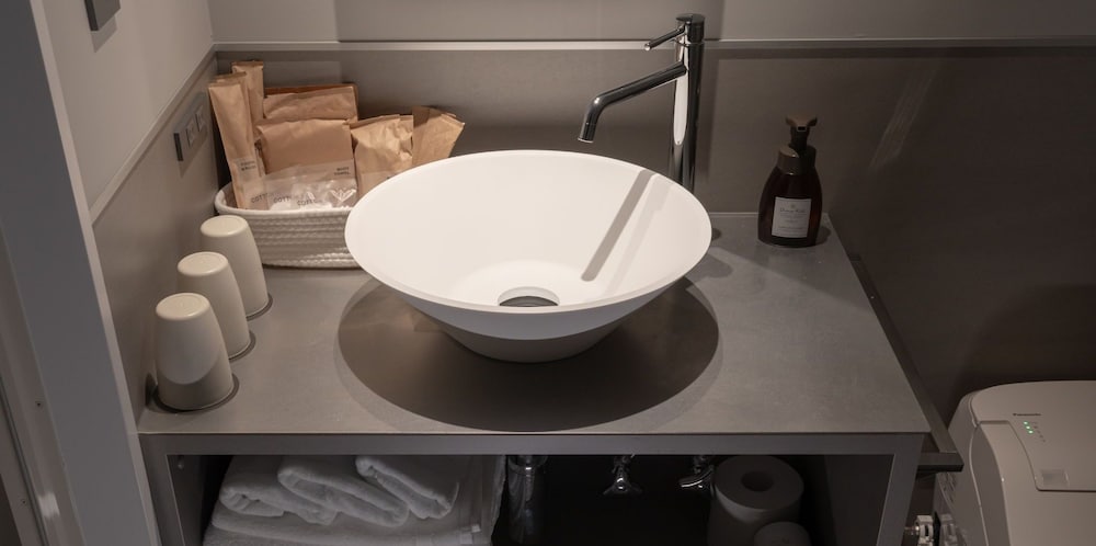 ツインルーム 専用バスルーム バスルーム0 | アンプラン ヴィレッジ白馬 - ホステル