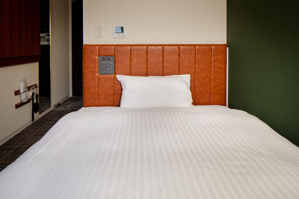 シングルルーム A ダブルベッド 1 台 禁煙 (2名利用) 客室3 | JR 西日本グループ ヴィアインプライム広島新幹線口 <紅葉の湯>