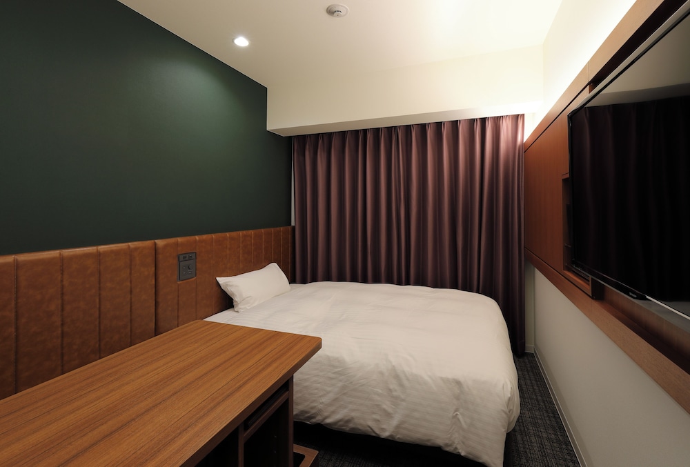 シングルルーム B ダブルベッド 1 台 禁煙 (2名利用) 客室4 | JR 西日本グループ ヴィアインプライム広島新幹線口 <紅葉の湯>