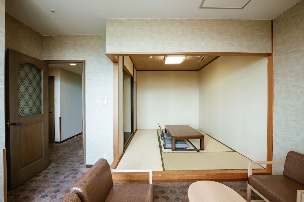 特別和洋室 (バス付) 禁煙 客室1 | 亀の井ホテル 観音寺