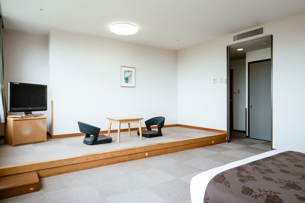 スーペリアツインルーム（バス付）禁煙 客室1 | 亀の井ホテル 観音寺