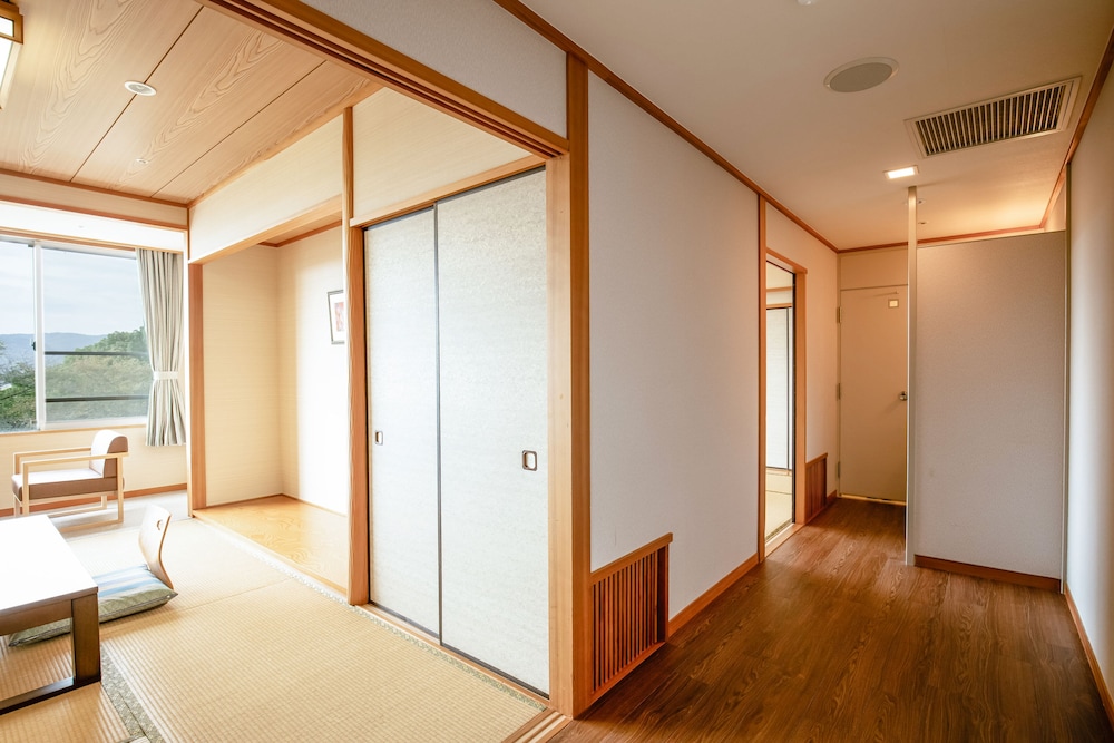 和室6畳2間 禁煙 | 亀の井ホテル 観音寺