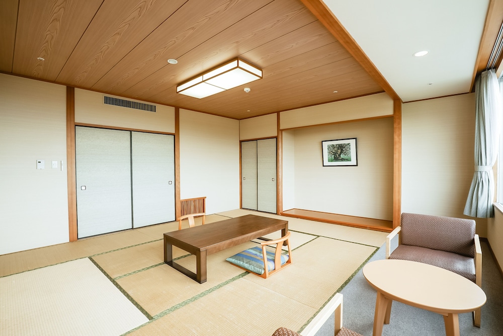 和室10畳 禁煙 客室1 | 亀の井ホテル 観音寺