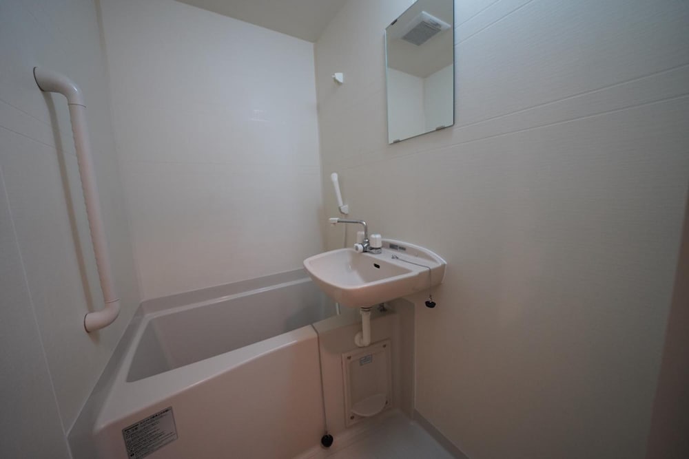デラックス ツインルーム (23時以降のチェックインはできませんのでご注意ください) バスルーム0 | HOTEL R9 The Yard 足利福富
