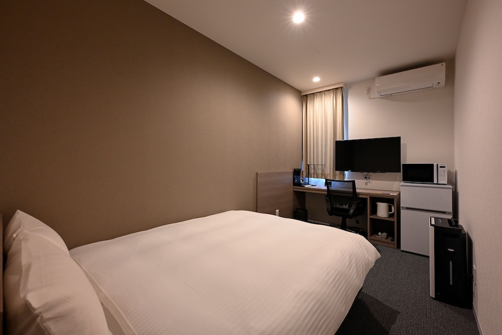 スタンダード ダブルルーム (23時以降のチェックインはできませんのでご注意ください) | HOTEL R9 The Yard 足利福富