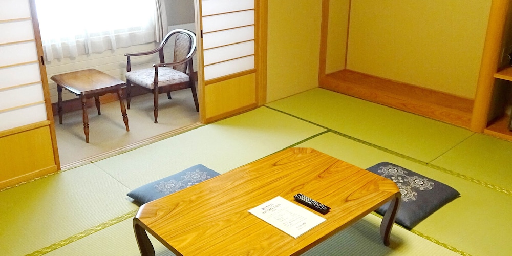 星空の見える和室 10畳 トイレ付 客室1 | ニュー横手