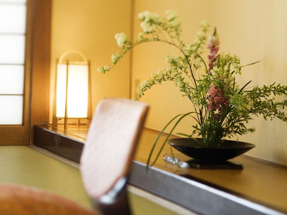 和室7.5畳 WC付 素泊まり 客室1 | 道後グランド ホテル