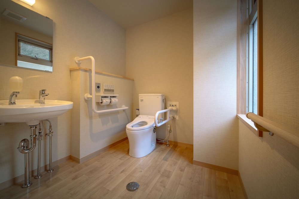 スイート 専用バスルーム付 客室2 | YUMORI ONSEN HOSTEL