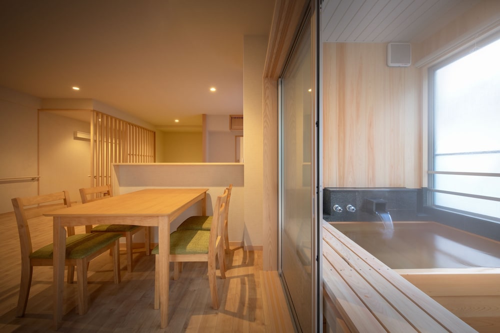 スイート 専用バスルーム付 客室4 | YUMORI ONSEN HOSTEL