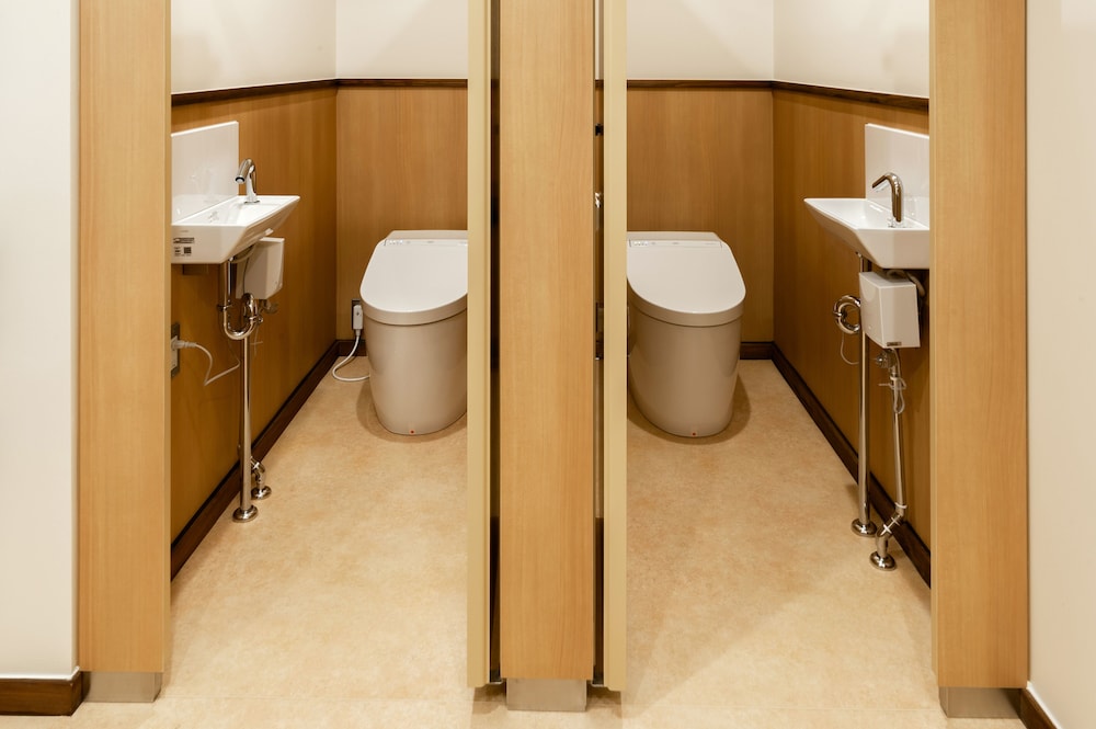 302 ベーシック ツインルーム シングルベッド 2 台 禁煙 バスルーム1 | 環翠楼別館