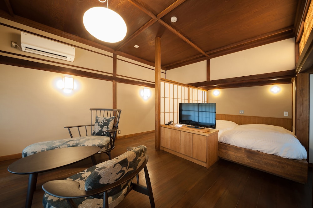 302 ベーシック ツインルーム シングルベッド 2 台 禁煙 客室1 | 環翠楼別館