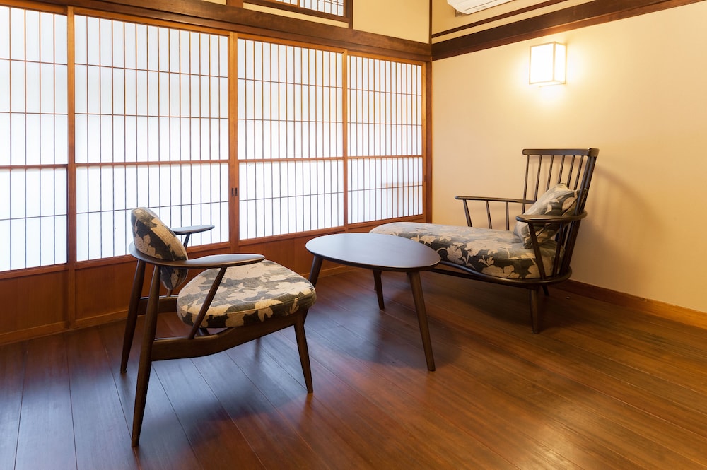 302 ベーシック ツインルーム シングルベッド 2 台 禁煙 客室3 | 環翠楼別館