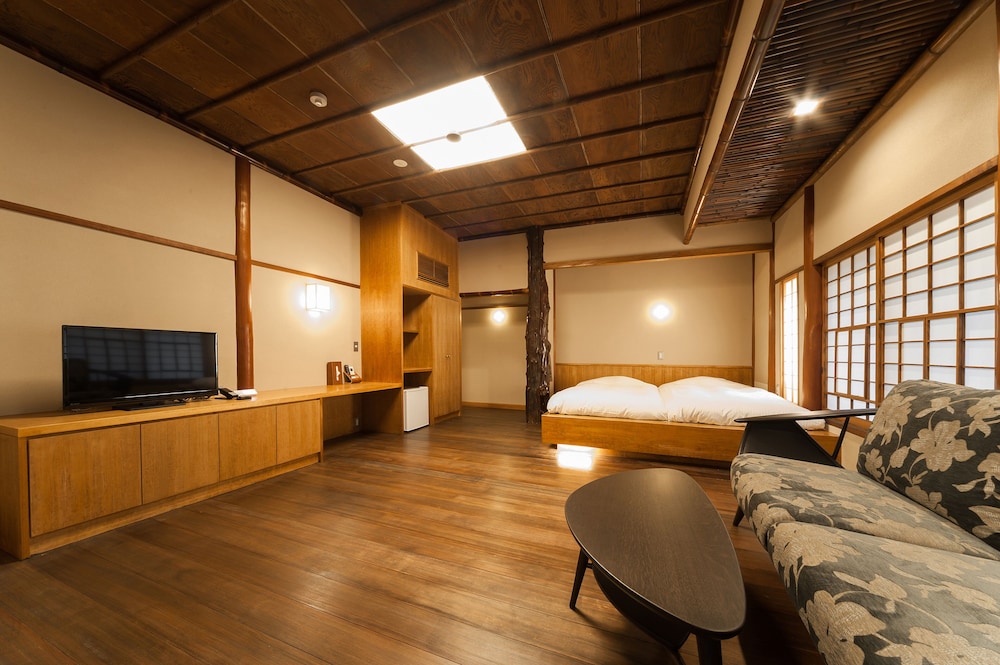 101ベーシック ツインルーム シングルベッド 2 台 お手洗い付き 禁煙 1 階 客室1 | 環翠楼別館